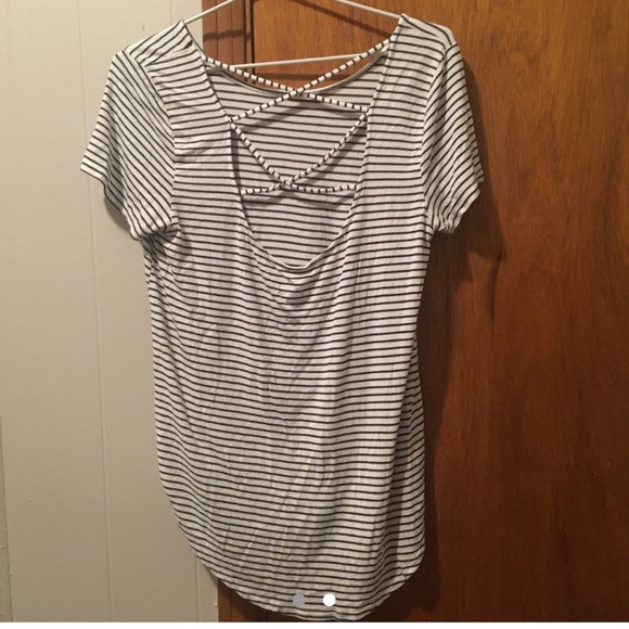 Cute hollister tee - Picture 2 of 2